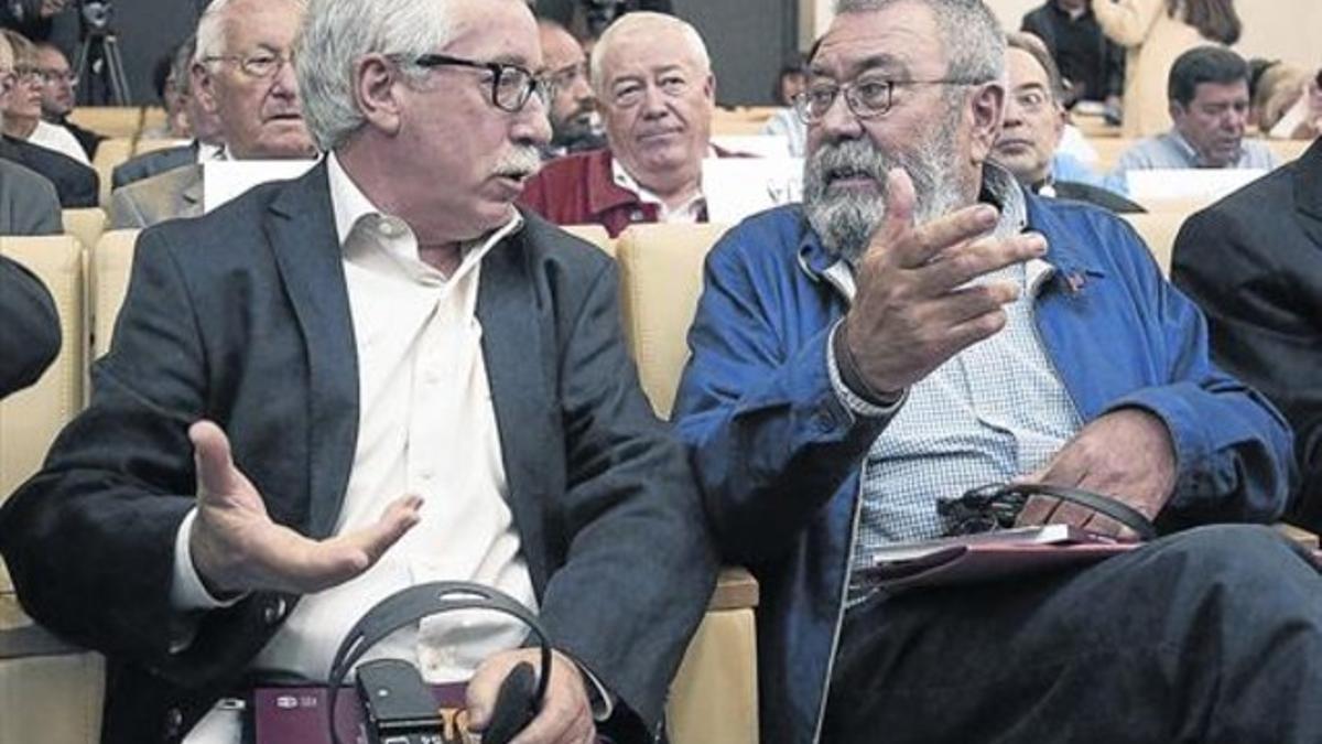 A la izquierda, Ignacio Fernández Toxo, secretario general de Comisiones Obreras, con Cándido Méndez, secretario general de UGT, ayer.