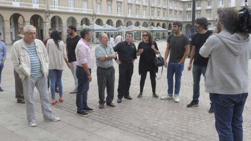 Hosteleros de la calle Troncoso ayer en María Pita, antes de reunirse con los representantes del Concello.