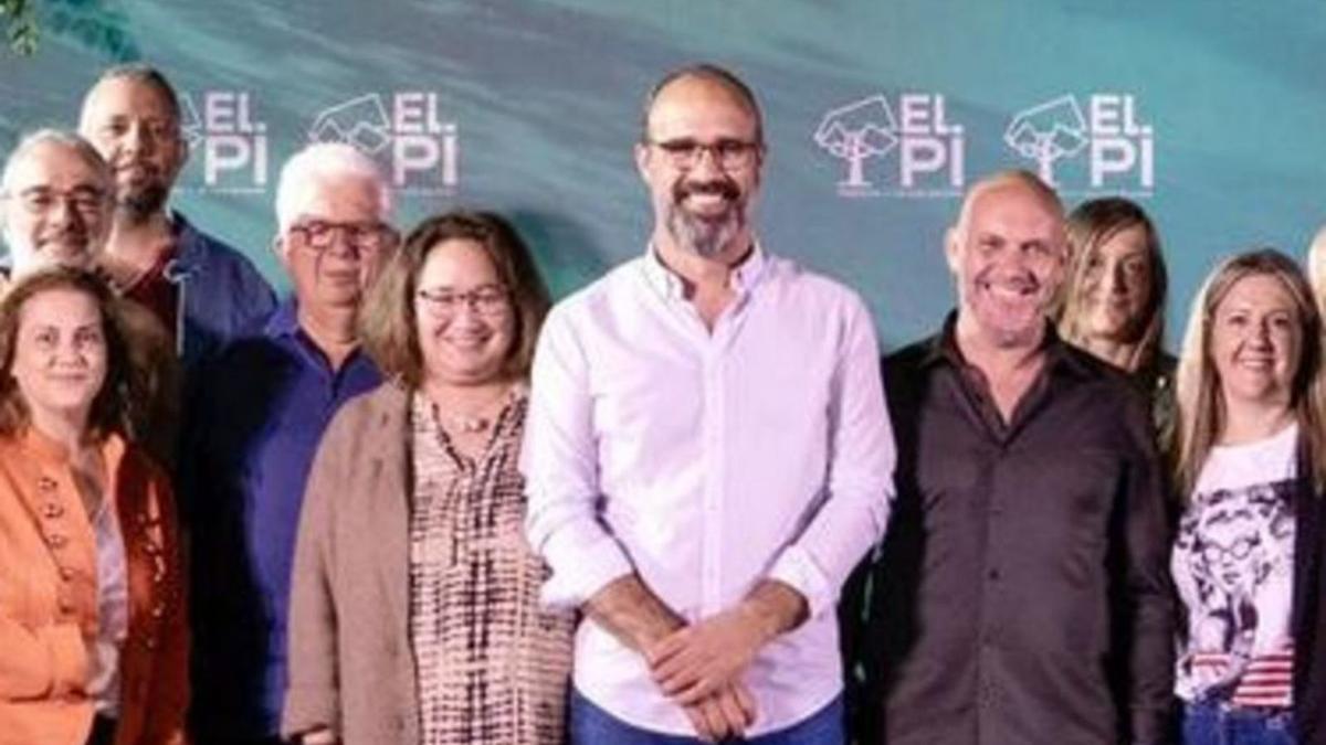 Jaume Monserrat, en el centro, en su presentación.