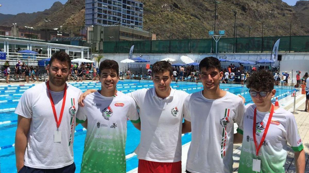 Los cinco estradenses, en las instalaciones del Náutico de Tenerife. |