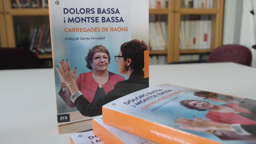 El llibre ha estat escrit a dues mans per les germanes Bassa.