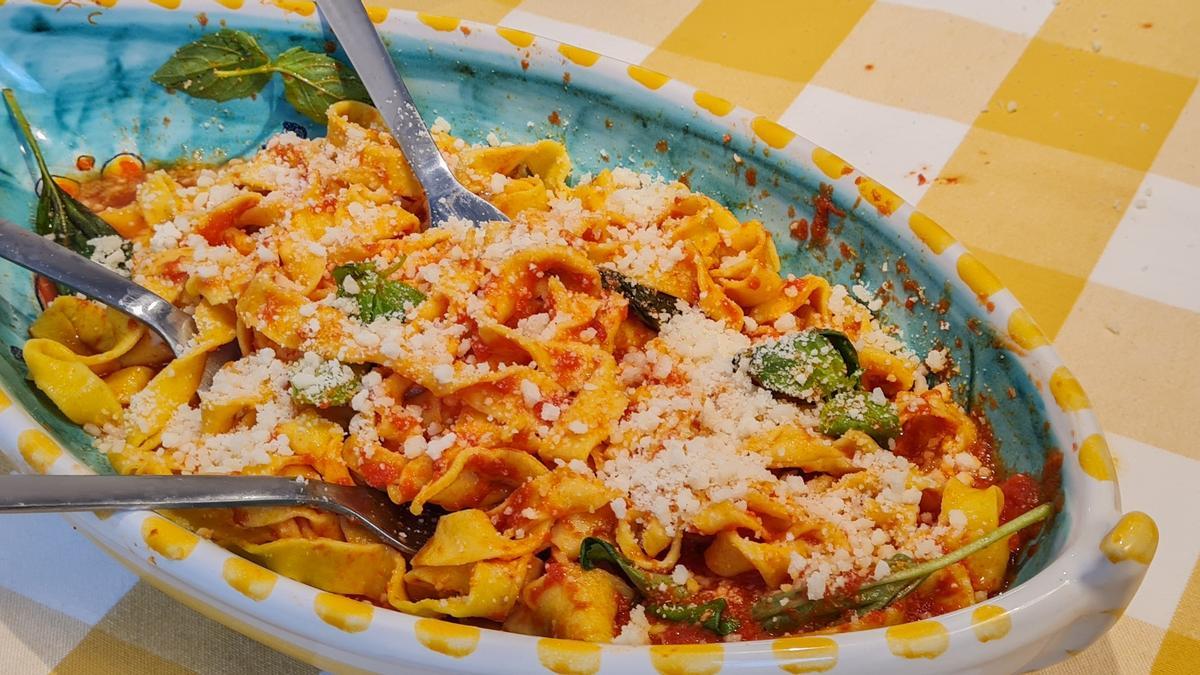 'Tagliatelle fresche al sumo fresco di papa' con salsa de tomate fresco y albahaca de Guglielmo Figurato, padre de Vittorio y Riccardo, dueños de la pizzería y la 'trattoria' Fratelli Figurato.