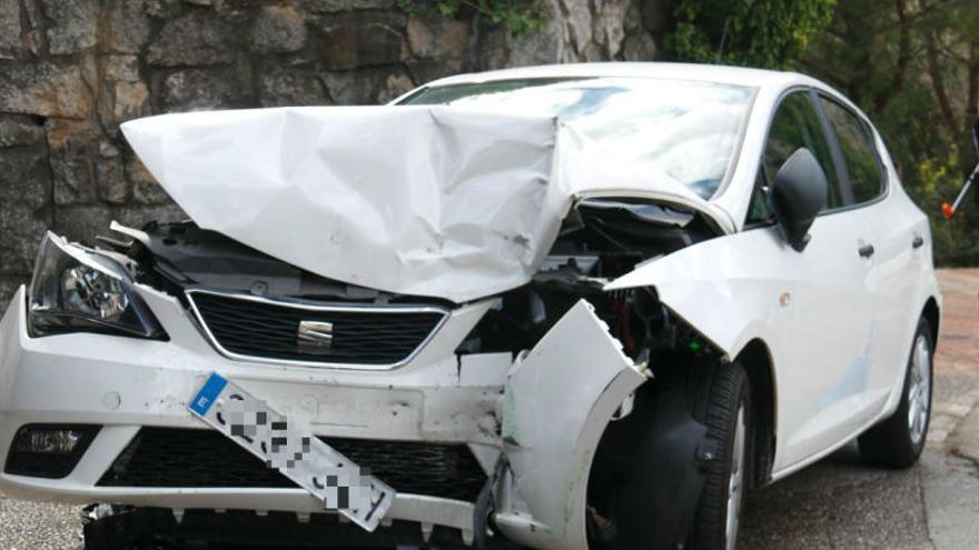 Dos ferits en un accident de cotxe a l&#039;escola de Monjtuïc de Girona