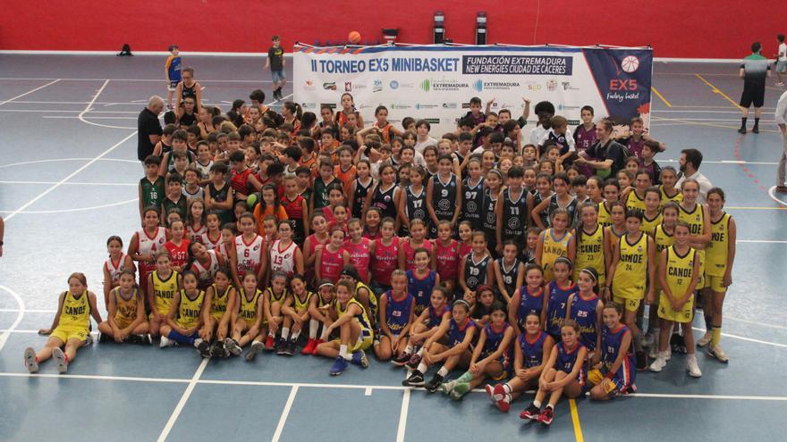 250 niños participan en el II Torneo EX5 de MiniBasket en Cáceres