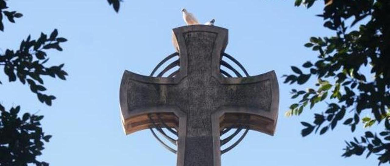 La Cruz del Paseo de Germanías que se levantó en homenaje a los caídos y se inauguró en 1944. |