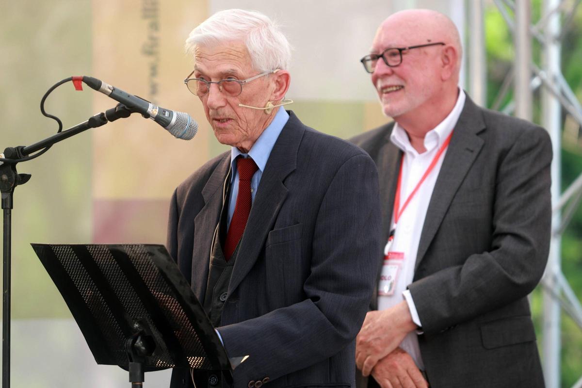 VALENCIA VLC PREMIO DE LA FIRA DEL LLIBRE A THEODOR KALLIFATES