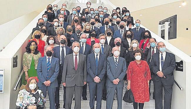 Los colegiados homenajeados el viernes, en una foto de familia.