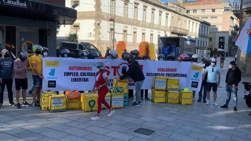 Manifestación de repartidores contra la Ley Rider en Vigo.