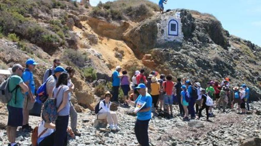 Participantes en Geolodía en la isla de Tabarca.