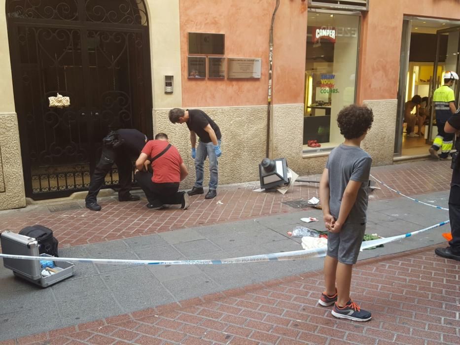 Un niño herido al caerle una farola en la calle Sant Miquel