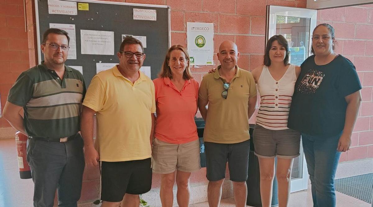 David Parra, Juan Rubio, Pilar Carmona, Luis Pintor, Toñi Lumbreras y Carmen Díaz, tras firmar el Adeba y El Carmen el acuerdo de colaboración.
