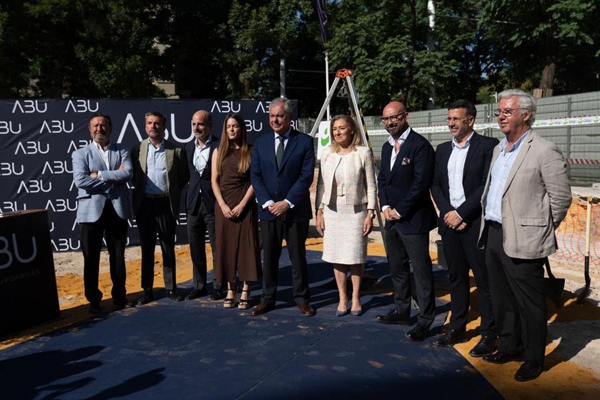 Acto de colocación de la primera piedra de la nueva promoción de Grupo ABU en el Prado.