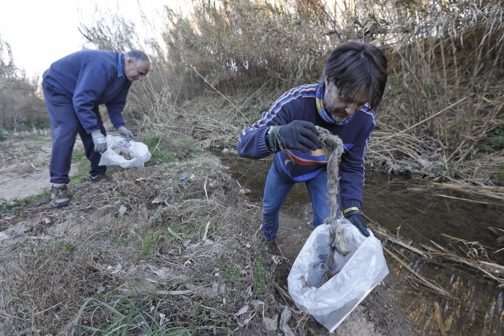 Denuncien l'abocament incontrolat de tovalloletes al Güell