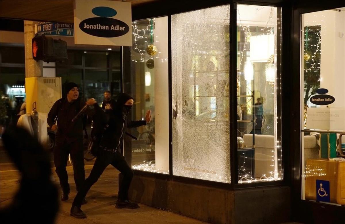 jgblanco36242652 demonstrators break a shop window during a protest against t161111120553