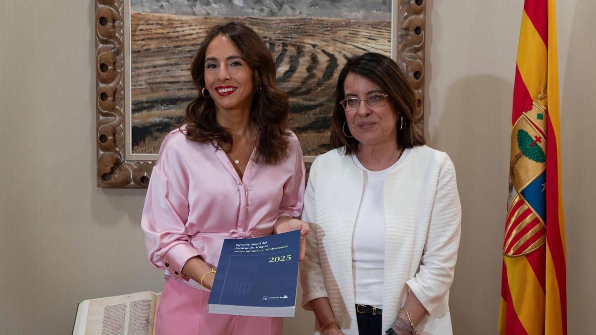 La presidenta de las Cortes, María Navarro, y la Justicia de Aragón, Concepción Gimeno.