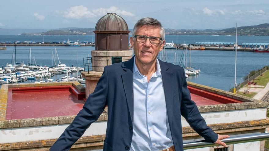 El Colegio Médico de A Coruña concede su Medalla de Oro y Brillantes al doctor Fernando Lamelo