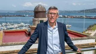 El Colegio Médico de A Coruña concede su Medalla de Oro y Brillantes al doctor Fernando Lamelo