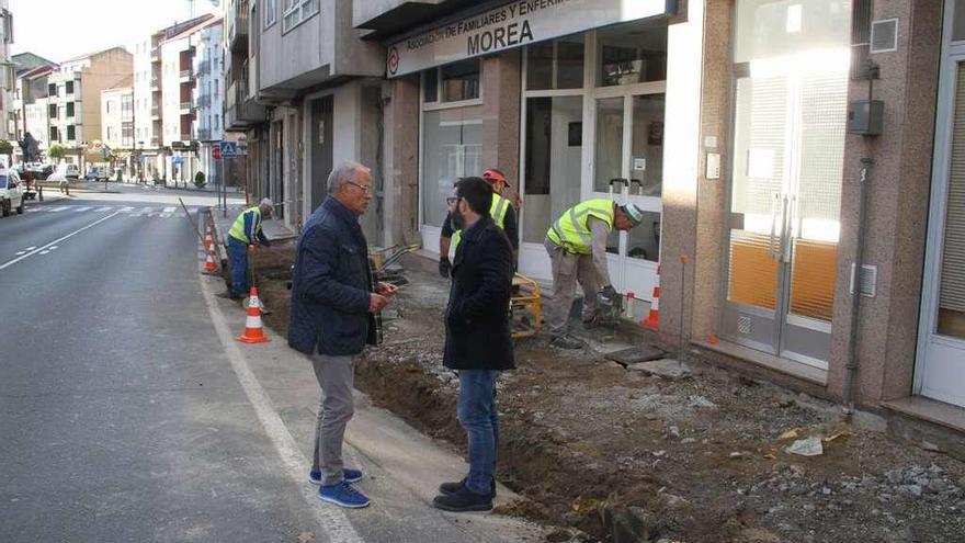 Francisco Vilariño (derecha) realizó una visita a las obras de Areal.