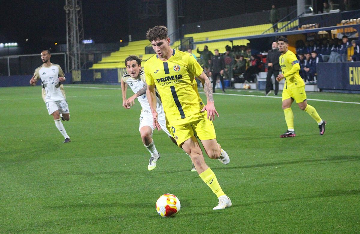 Eneko Ortiz, uno de los habituales en los onces del Villarreal B esta temporada.