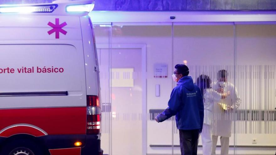 Ambulancia en el Hospital Universitario Central de Asturias.