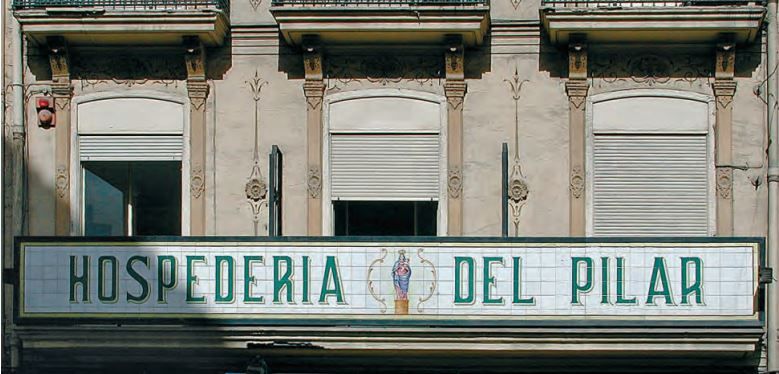 Los rótulos artesanales se resisten al olvido