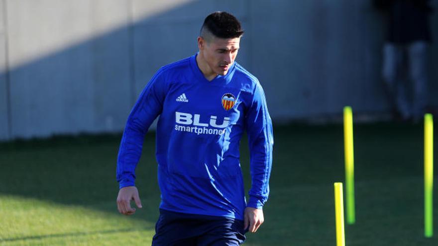 Roncaglia, ayer durante el entrenamiento previo al partido de hoy contra la Real Sociedad. Este domingo 10 de febrero cumple 32 años.