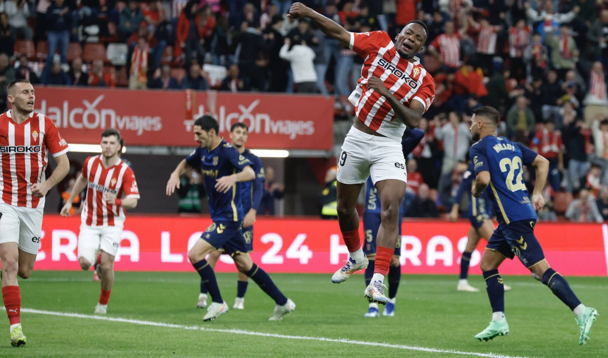 EN IMÁGENES: El Sporting - Tenerife disputado en El Molinón