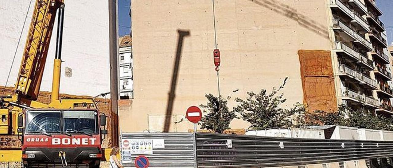 Obras de la residencia de estudiantes que la británica Amro promueve en la calle Palleter de València.