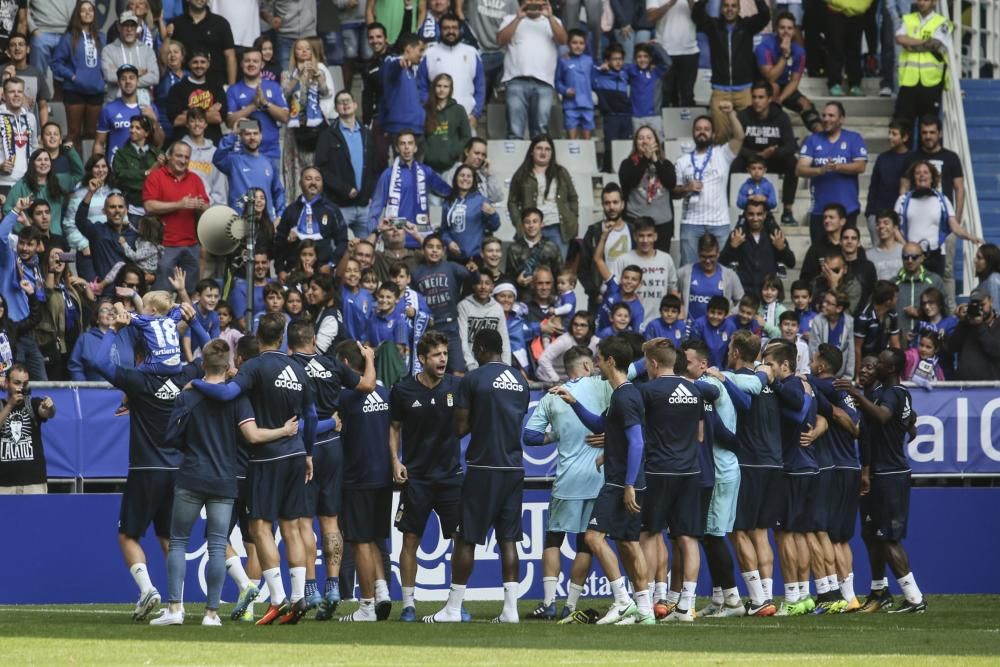 2.500 aficionados del Oviedo apoyan al equipo antes del derbi