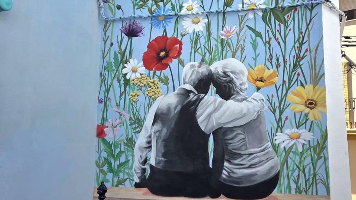 Calp rinde homenaje a sus mayores con un mural en el casco antiguo