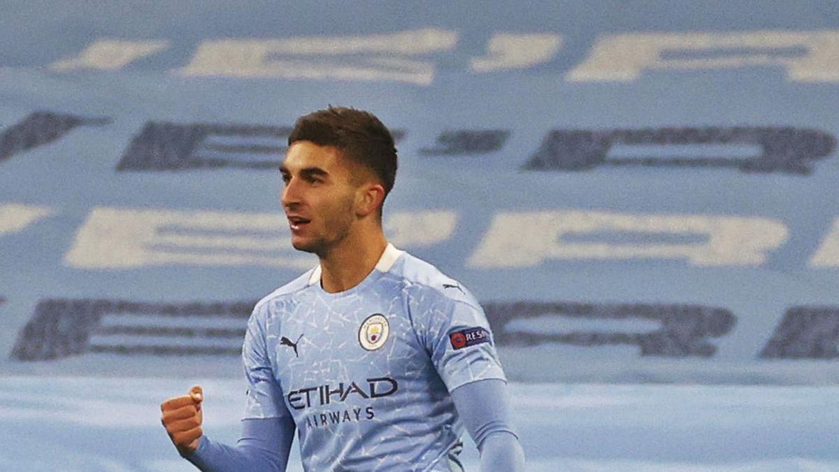 Ferran Torres celebra uno de sus goles con el Manchester City. | REUTERS/PHIL NOBLE