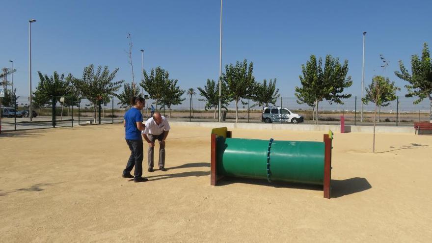 Pilar de la Horadada habilita cuatro parcelas para parques caninos