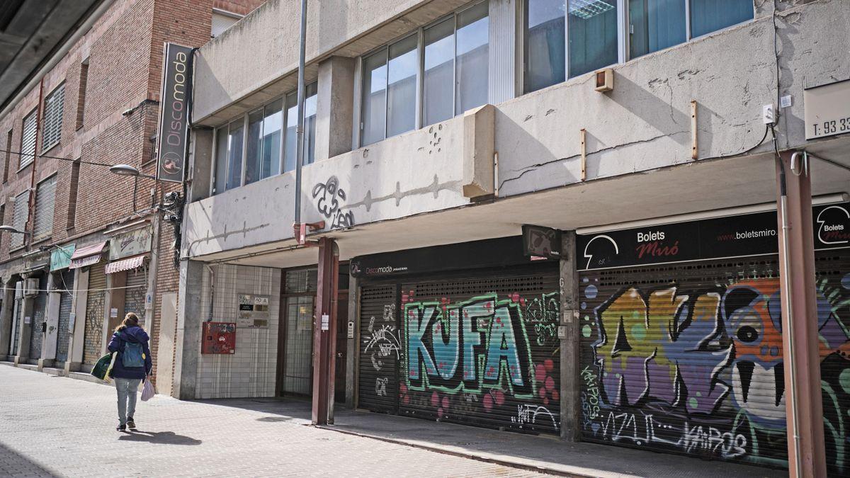 El edificio donde se encuentras los locales afectados, en Les Corts