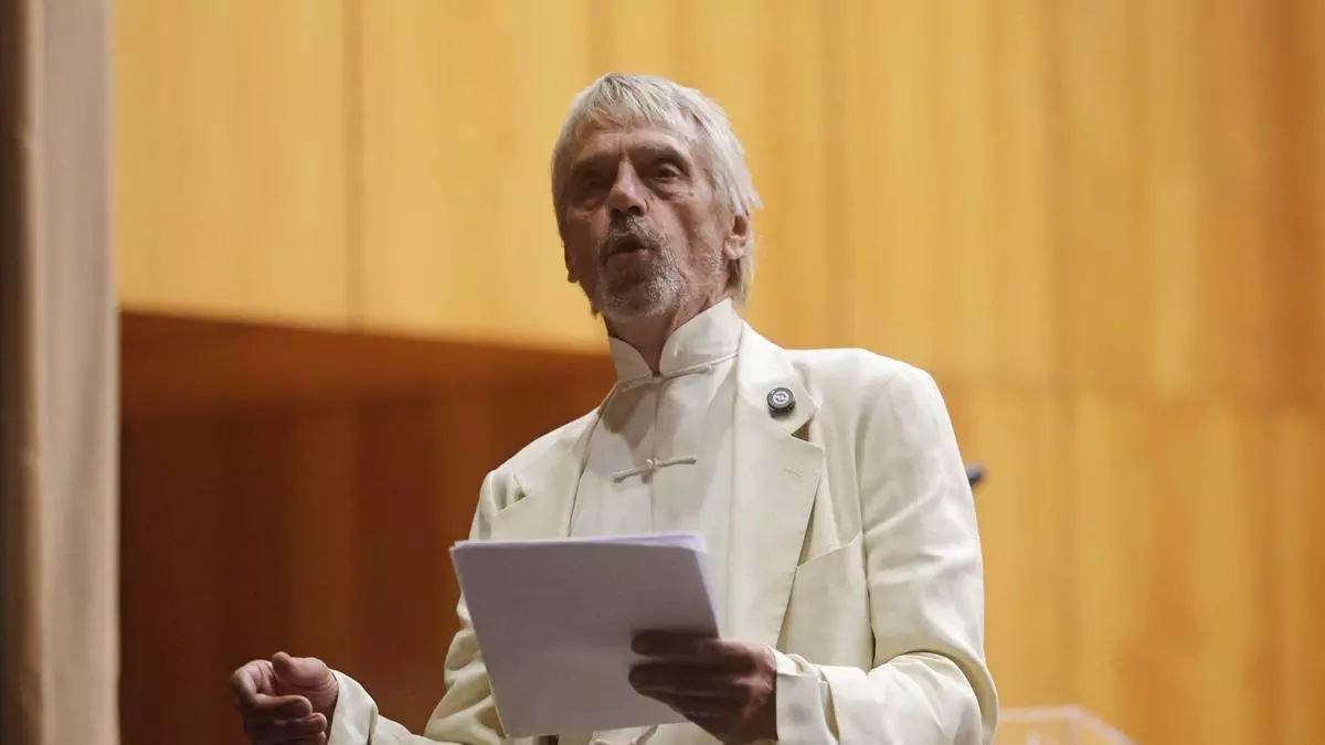 La voz de Jeremy Irons abre el Concurso de Piano