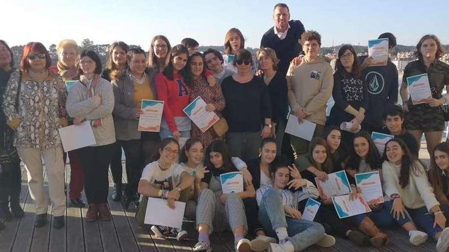 Los voluntarios de Sanxenxo reunidos ayer. // FdV