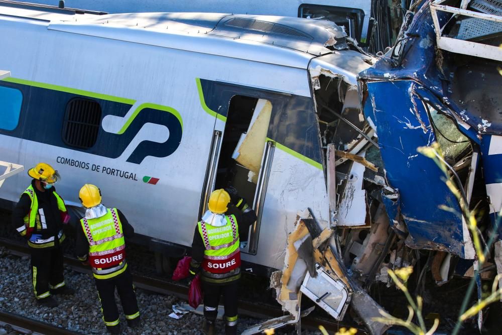 El suceso se produjo cuando el convoy chocó contra una máquina que reparaba una catenaria.