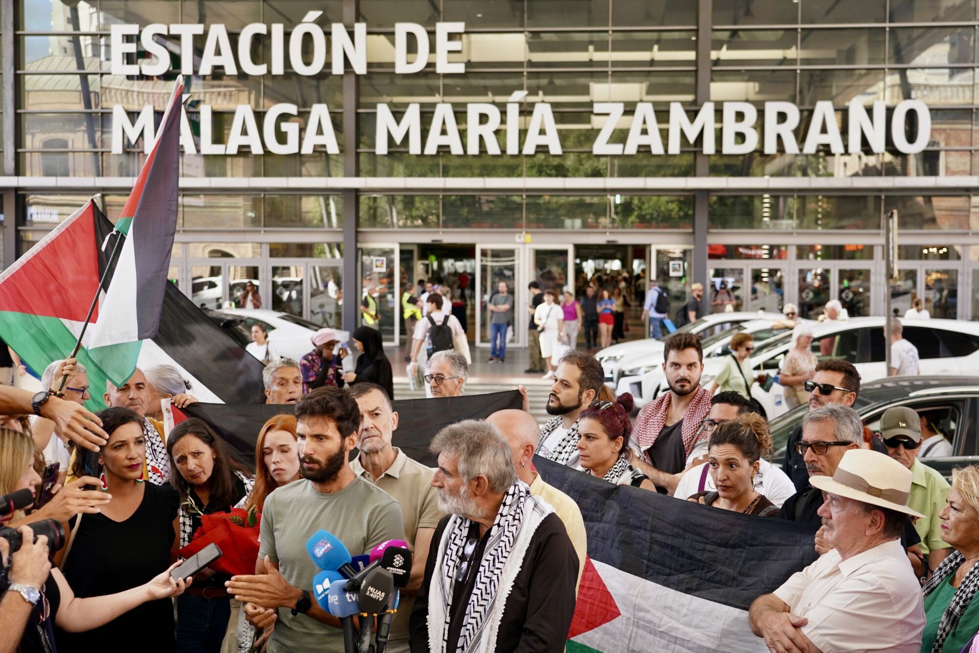 Los malagueños de la flotilla retenidos por Israel vuelven a casa