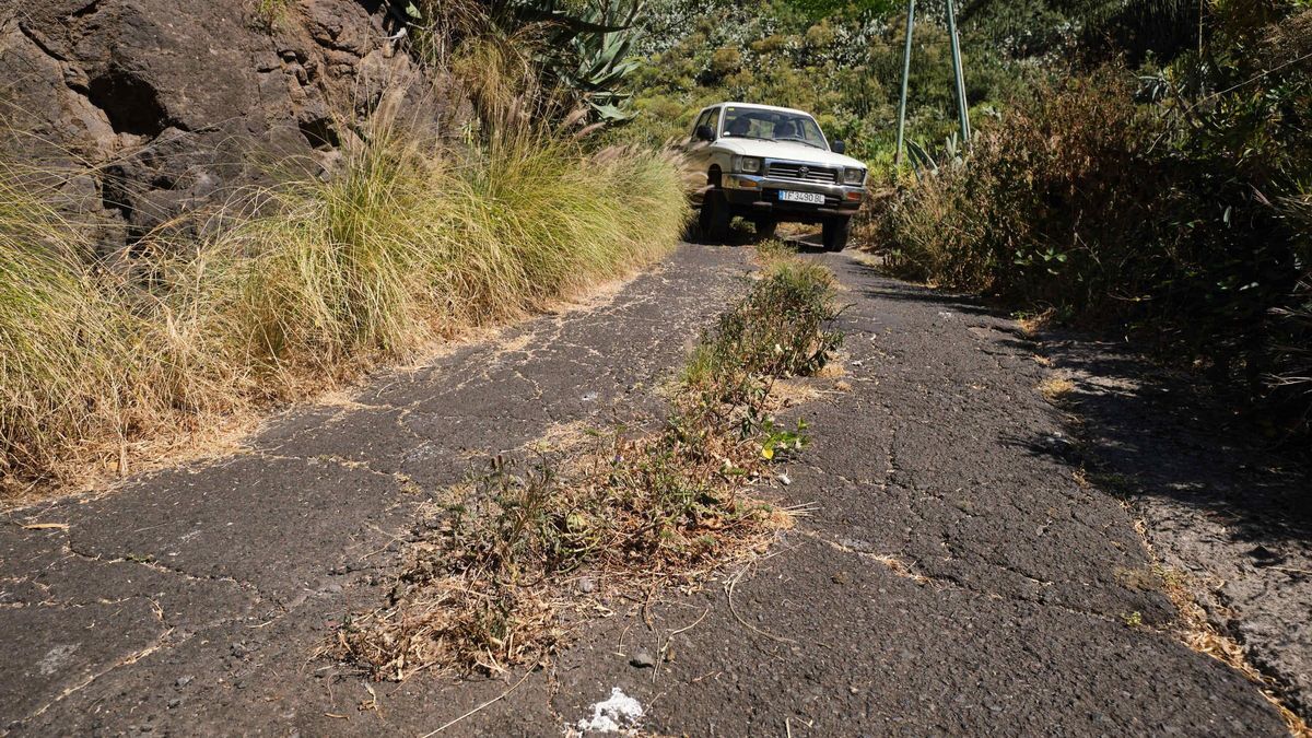 Tramo de la carretera de acceso a Valle Crispín.