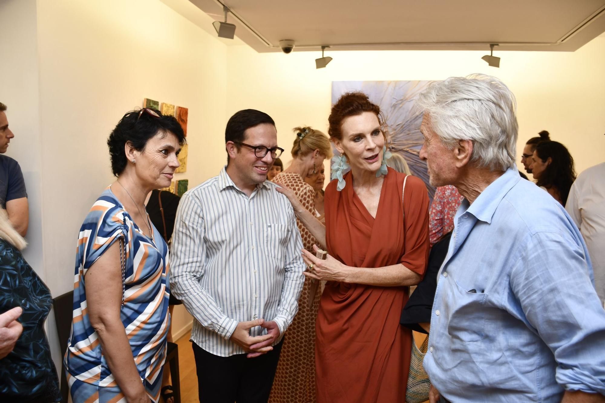 Vernissage mit Hollywood-Star: Michael Douglas bei der Vernissage von Vater und Tochter Zupan auf Mallorca