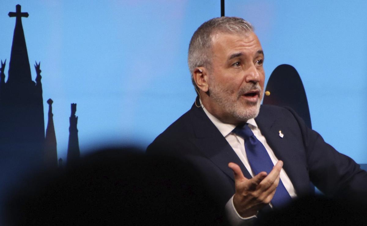 Collboni defensa reformar la reserva del 30 % perquè la construcció creixi