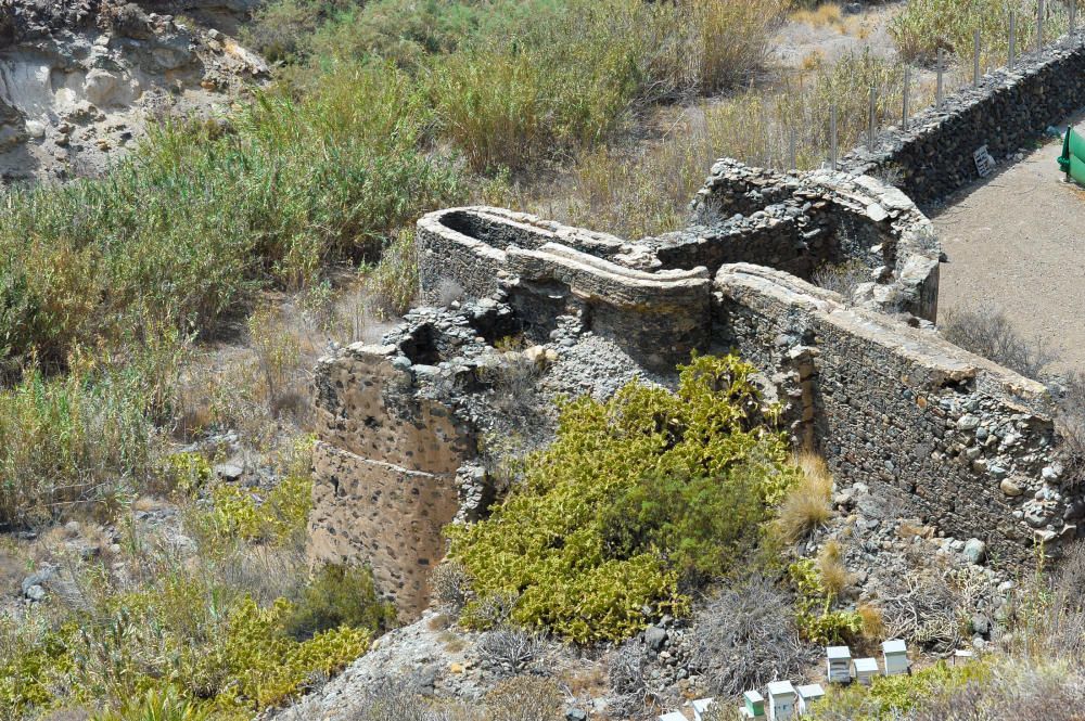 Restos de una antigua noria del barranco de ...