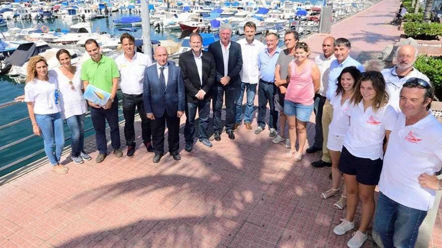 Foto de familia tras la rueda de prensa de presentación de la Mini Transat.