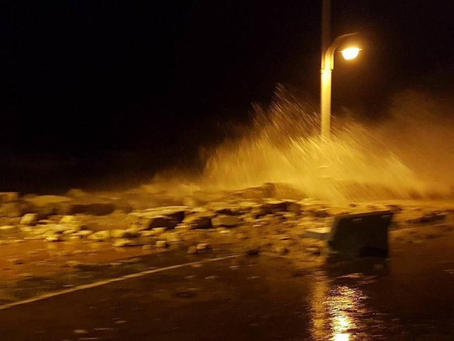 Temporal de viento y olas en las playas de Málaga