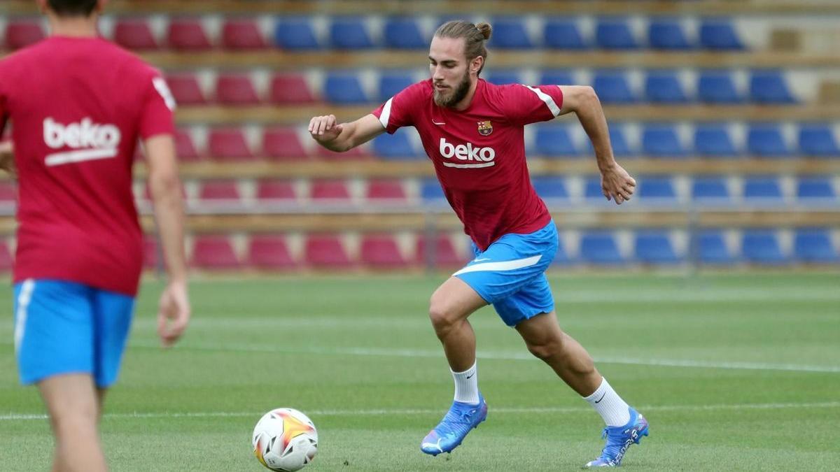 Mingueza recibió el alta médica y podrá jugar ante el Getafe