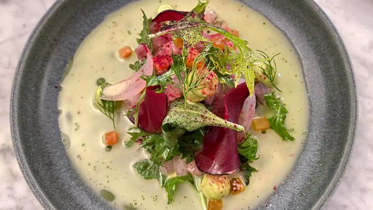 Cómo convertir un tartar de corvina en un ceviche 'mediterráneo'