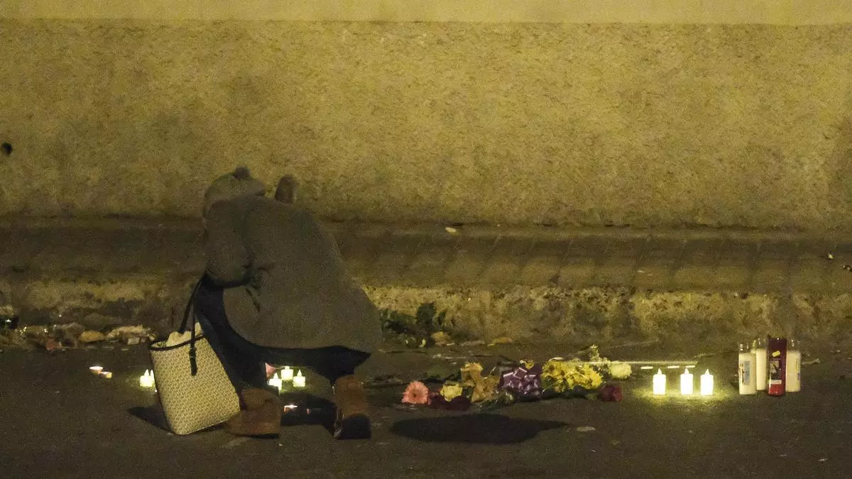 Luto vecinal en Mesa y López por Luci, la niña que cayó de un décimo piso