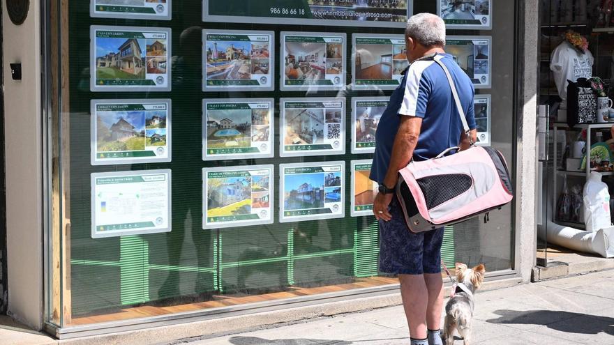 Escaparate de una inmobiliaria de la ciudad
