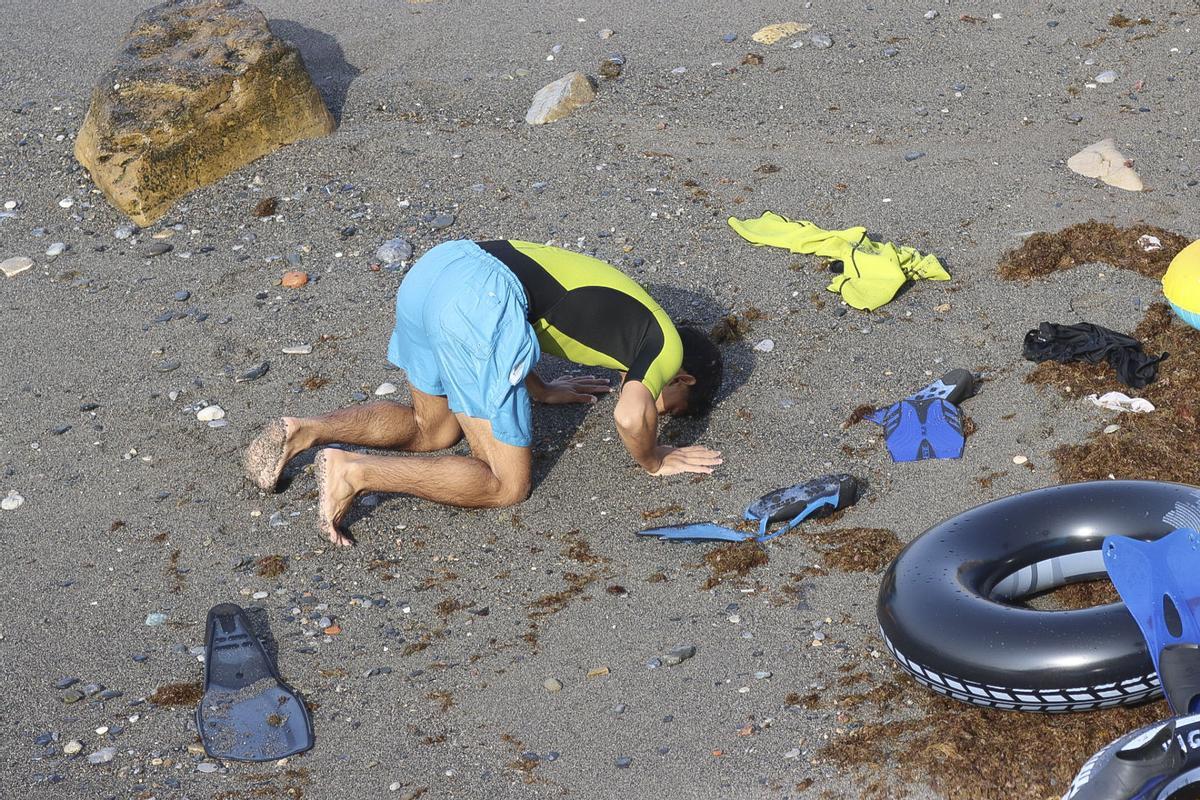 Un migrante llegado a Ceuta.