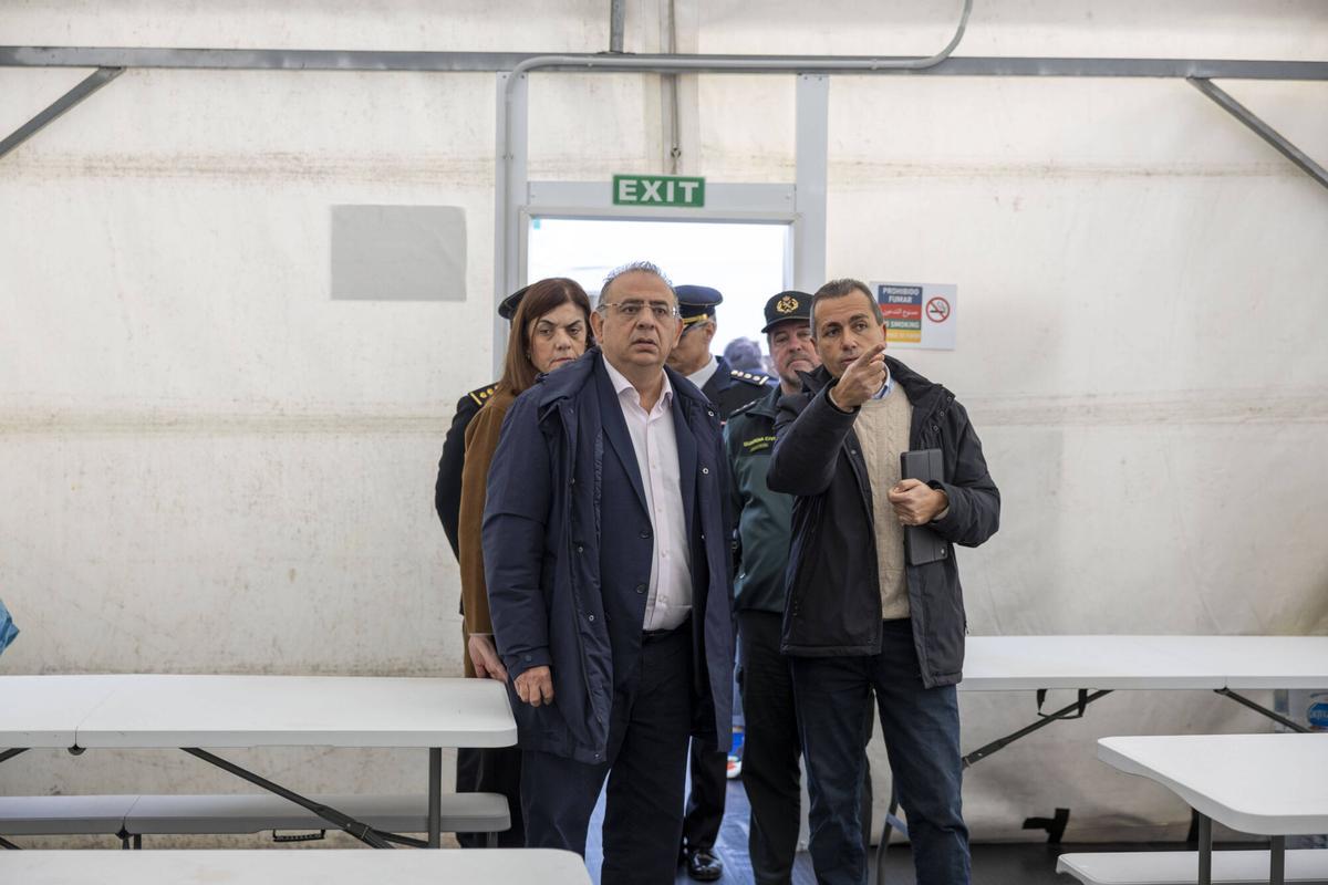 Así son los módulos de acogida temporal para migrantes instalados en el puerto de Palma.