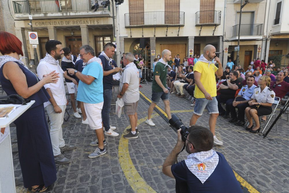 Fiestas de Sagunt. Pregón De Vicente Vayá y puesta del pañuelo de las peñas.